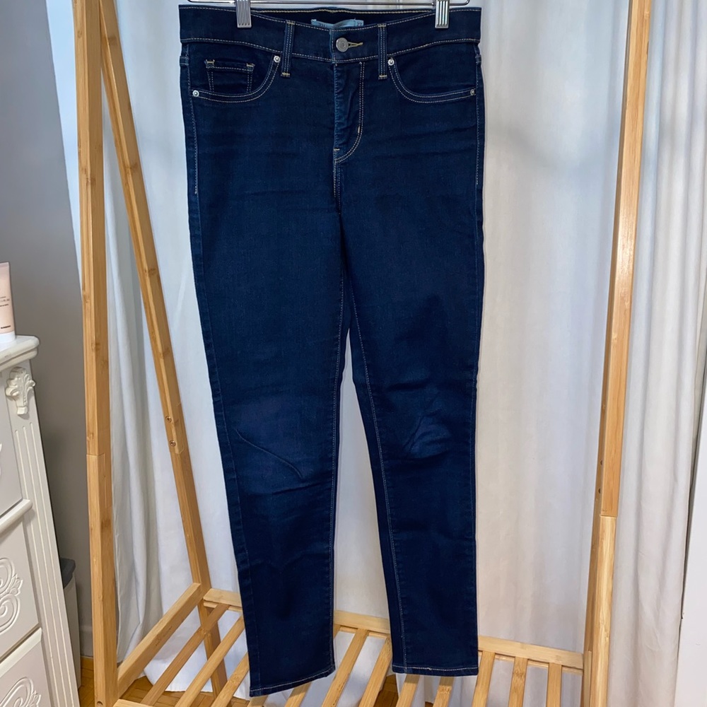 Levi’s 311 Shaping Skinny Jeans in Dark Wash - Size 27/32